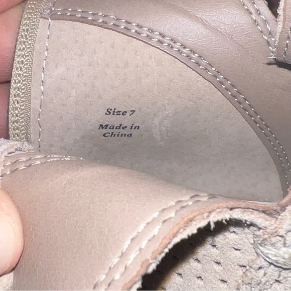 Dolce Vita Khaki Suede Perforated Ankle Boots Size 7 - Picture 2 of 9